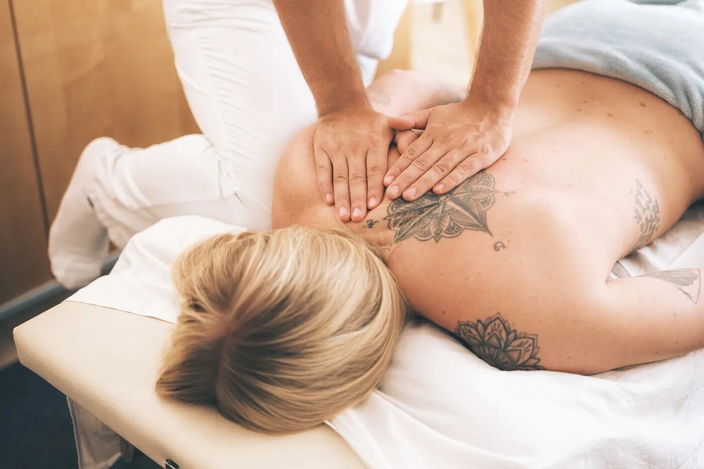 Rücken-, Nacken- & Schultermassage